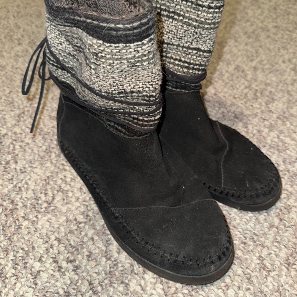 Toms woven black and grey boots size 7.5W / 8W shoes